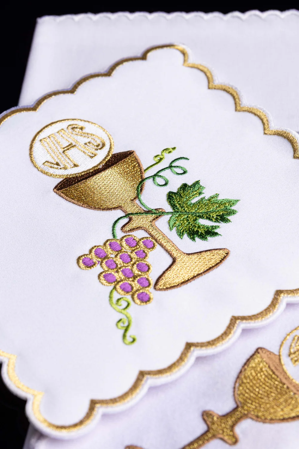 Haftina House Altar Linen Set - Chalice, Eucharist, Grapes & Vines (Pall, Corporal, Lavabo Towel and Purificator) - Image 3
