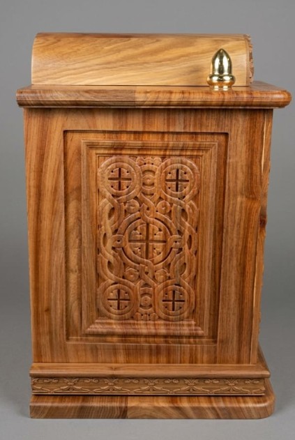 Engraved Standing Kiaat Tabernacle 81cm tall with Jesus the Teacher - Image 7