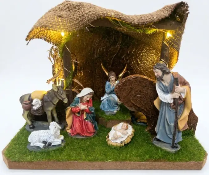 Nativity in Shed  18cm tall - 7 figures - With Lights